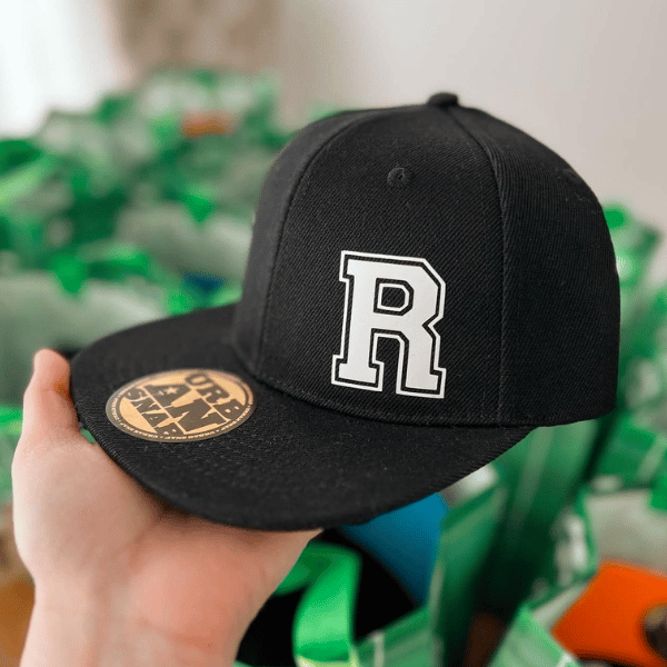 personalised hat black with letter r